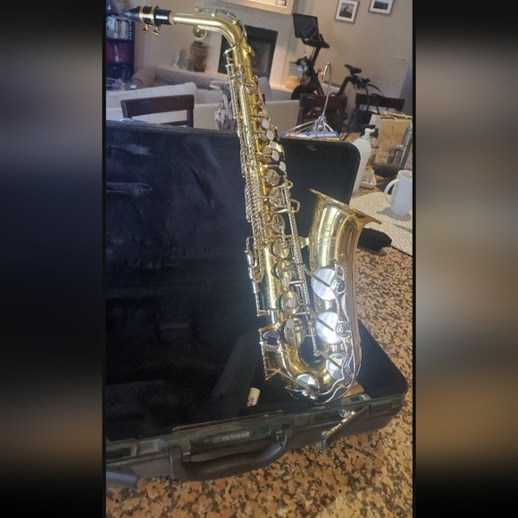 Yamaha Advantage Alto Saxophone - Picture 2 of 4